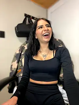 Hilary pinkk online show from November 2025 01:31:02 AM