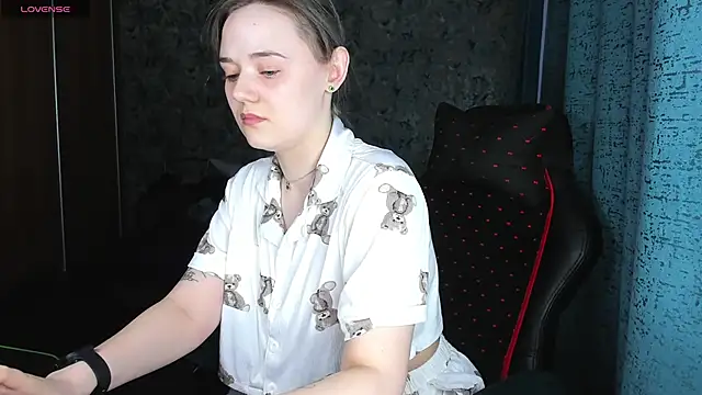 Your small bunny online show from November 2025 02:05:02 AM