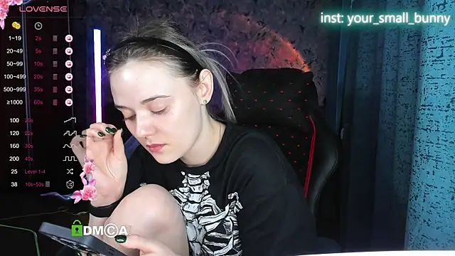 Your small bunny online show from November 2025 03:21:01 AM