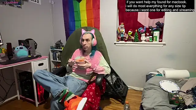 Snapshot of tallnerdyguy chatting on March 2025 01:36:02 AM tallnerdyguy online show from March 2025 01:36:02 AM
