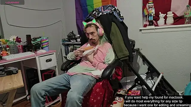 Snapshot of tallnerdyguy chatting on September 2025 02:37:02 AM tallnerdyguy online show from September 2025 02:37:02 AM