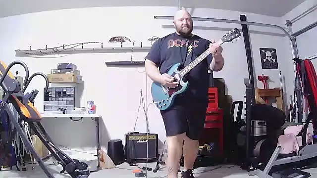 Strong Bear89 online show from February 2026 07:01:01 PM