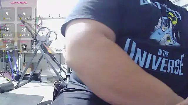 Strong Bear89 online show from April 2026 05:47:01 PM