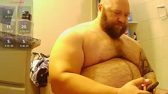 Snapshot of Strong_Bear89 chatting on May 2026 06:12:01 PM Strong Bear89 online show from May 2026 06:12:01 PM