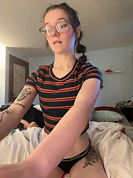 Snapshot of dreamteemergirl chatting on September 2025 05:51:02 PM dreamteemergirl online show from September 2025 05:51:02 PM