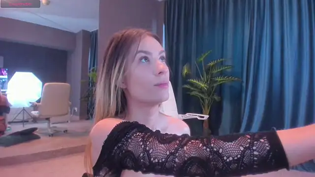 Snapshot of LaurynCopper chatting on February 2026 07:27:01 AM LaurynCopper online show from February 2026 07:27:01 AM