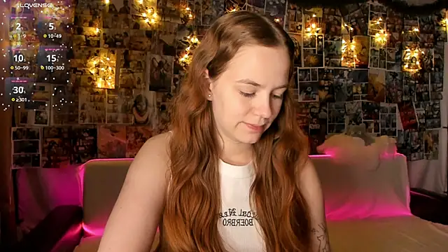 Snapshot of Fox_Lisa chatting on December 2025 06:45:01 PM Fox Lisa online show from December 2025 06:45:01 PM