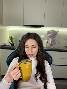 CurlyLara online show from April 2026 04:42:01 AM