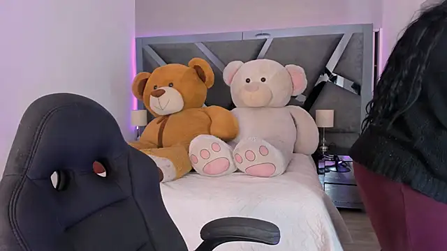 AmberiniHoffman online show from September 2025 12:00:02 PM