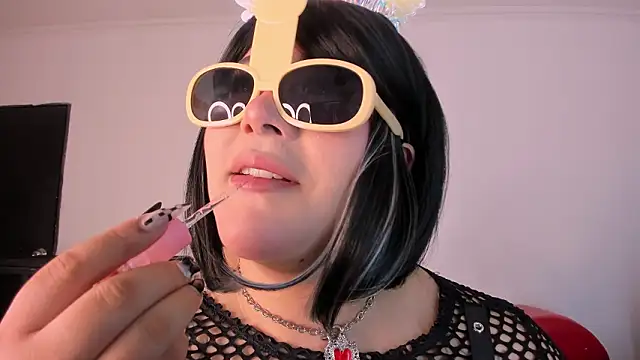 AmberiniHoffman online show from March 2026 12:09:02 PM