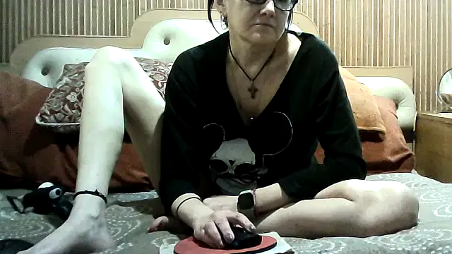 AlanaLaDream online show from April 2026 01:28:01 PM