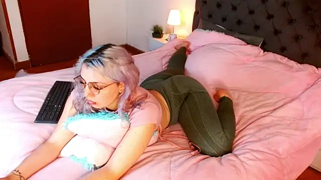 Thea Aphros  online show from November 2025 04:24:01 AM