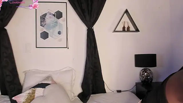 Khenta Michells online show from March 2026 10:26:01 AM