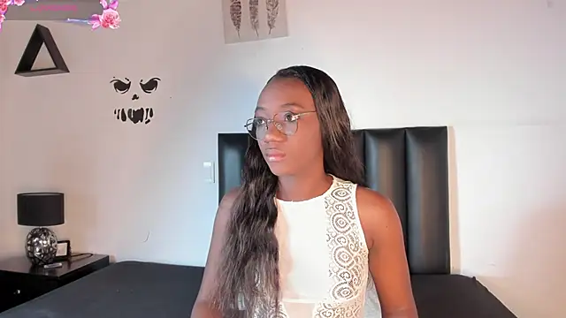 Khenta Michells online show from October 2025 11:11:02 AM