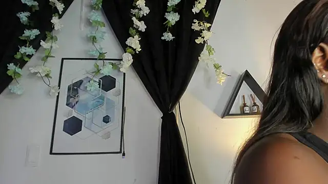 Khenta Michells online show from May 2026 10:46:02 AM