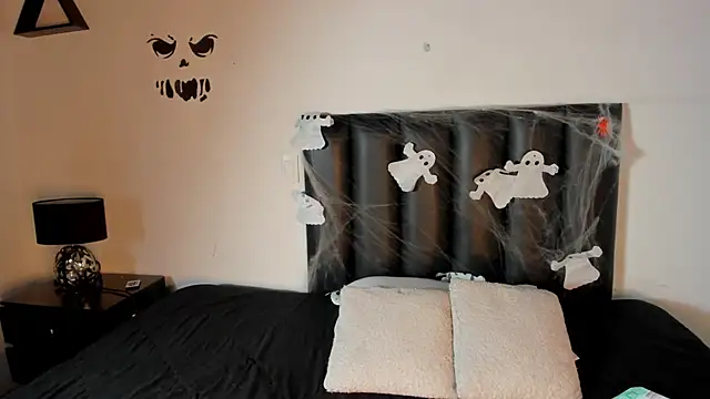 Khenta Michells online show from October 2025 10:14:01 AM