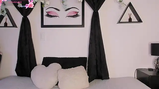 Khenta Michells online show from February 2026 10:44:01 AM