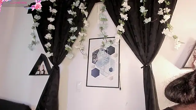 Khenta Michells online show from May 2026 11:15:01 AM