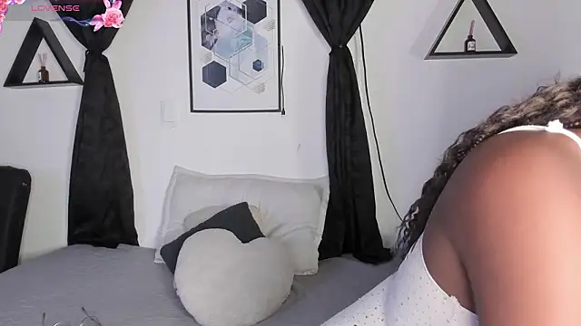 Khenta Michells online show from March 2026 10:41:02 AM