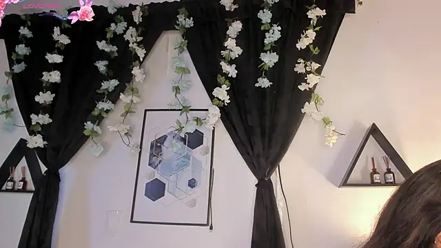Khenta Michells online show from May 2026 10:54:01 AM