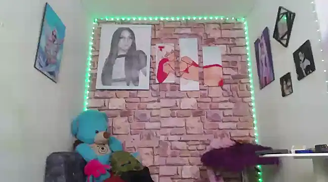 Snapshot of vixenxqueens chatting on March 2025 09:37:01 PM vixenxqueens online show from March 2025 09:37:01 PM