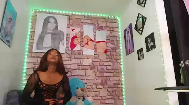 Snapshot of vixenxqueens chatting on March 2025 03:02:01 AM vixenxqueens online show from March 2025 03:02:01 AM