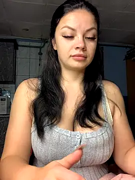 Snapshot of Sweeeeet_Candy chatting on November 2025 03:43:01 AM Sweeeeet Candy online show from November 2025 03:43:01 AM