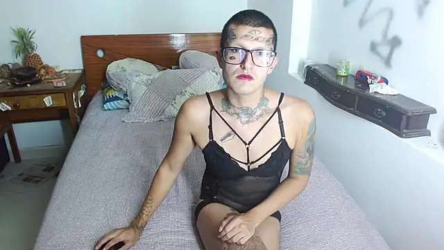 Snapshot of Party_trans chatting on December 2024 04:30:02 PM Party trans online show from December 2024 04:30:02 PM