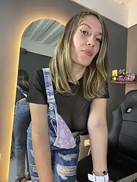 gwen ashly online show from March 2026 09:27:02 PM