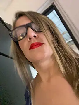 gwen ashly online show from April 2026 08:54:02 PM