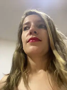 gwen ashly online show from April 2026 09:04:02 PM