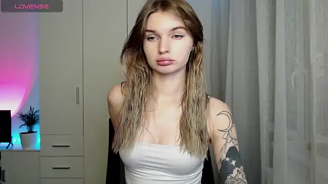 Snapshot of lounahyan chatting on December 2025 05:44:01 AM lounahyan online show from December 2025 05:44:01 AM