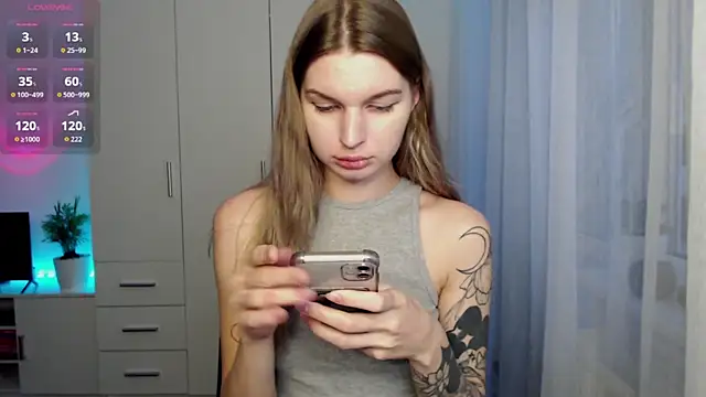 Snapshot of lounahyan chatting on November 2025 12:49:02 PM lounahyan online show from November 2025 12:49:02 PM