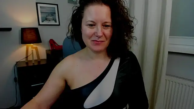 Snapshot of OLIVIA_lux chatting on February 2025 04:58:02 PM OLIVIA lux online show from February 2025 04:58:02 PM