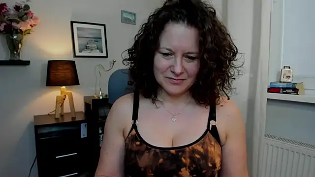 Snapshot of OLIVIA_lux chatting on February 2025 01:55:02 PM OLIVIA lux online show from February 2025 01:55:02 PM