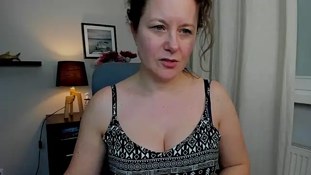 Snapshot of OLIVIA_lux chatting on February 2025 06:59:01 PM OLIVIA lux online show from February 2025 06:59:01 PM