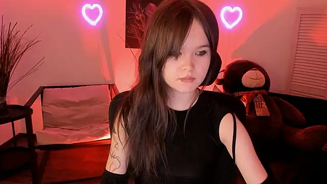 Elainebeness online show from March 2026 07:37:02 PM