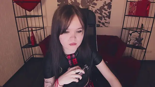 Elainebeness online show from April 2026 07:48:02 PM