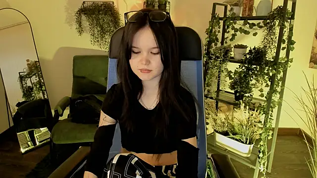 Elainebeness online show from May 2026 04:03:01 PM