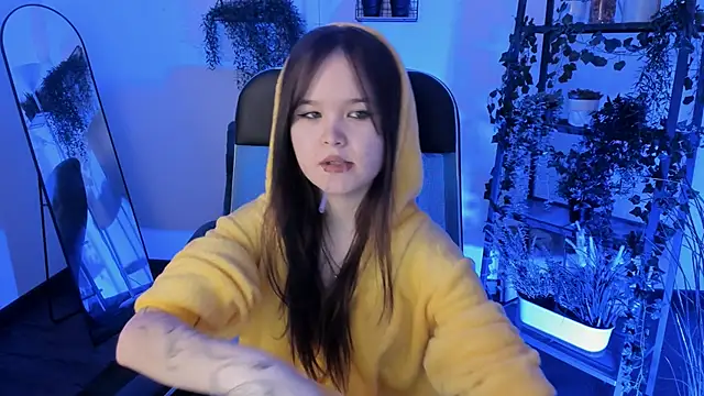 Elainebeness online show from May 2026 08:27:02 PM