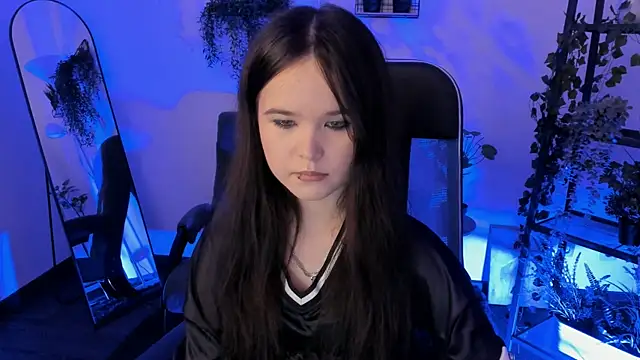 Elainebeness online show from June 2026 07:20:01 PM