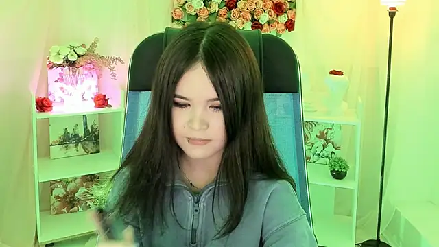 Elainebeness online show from November 2025 10:25:01 PM