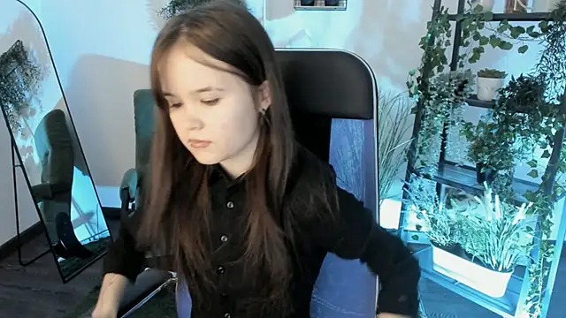 Elainebeness online show from May 2026 07:39:02 PM