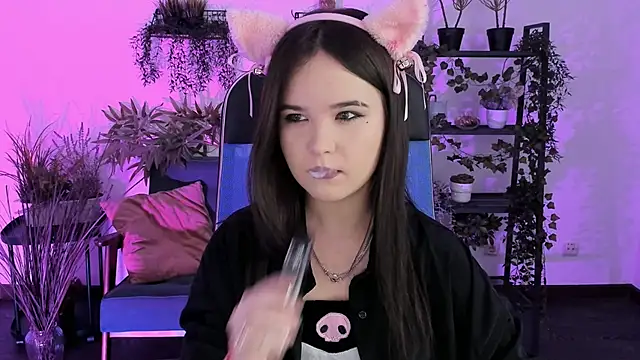 Elainebeness online show from December 2025 08:14:01 PM