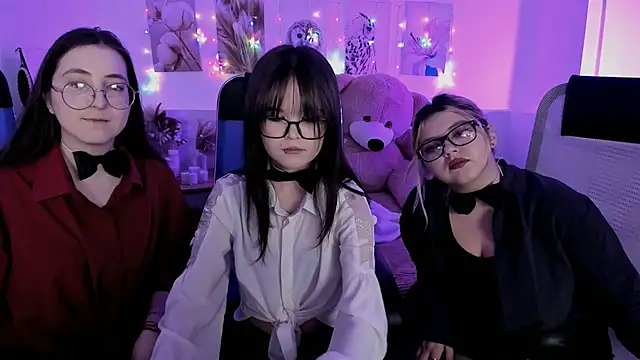 Elainebeness online show from March 2026 09:15:02 PM