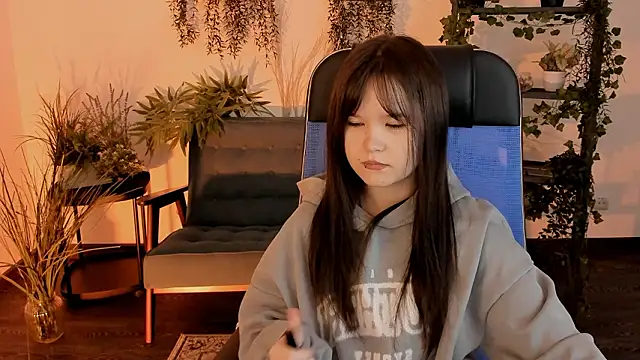 Elainebeness online show from February 2026 07:35:02 PM