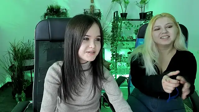 Elainebeness online show from November 2025 08:30:01 PM