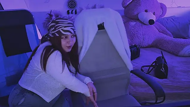 Elainebeness online show from April 2026 09:17:01 PM