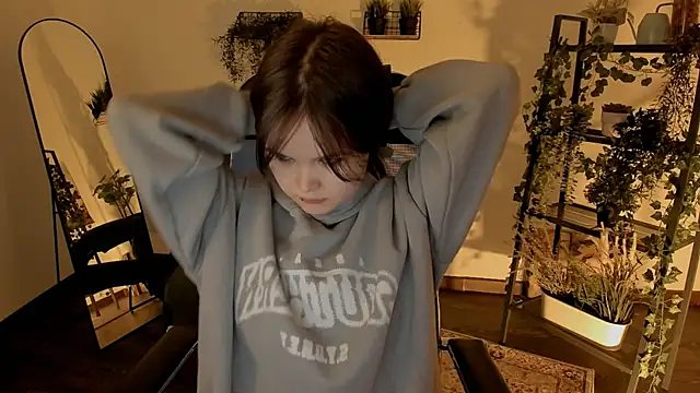 Elainebeness online show from April 2026 10:13:01 PM