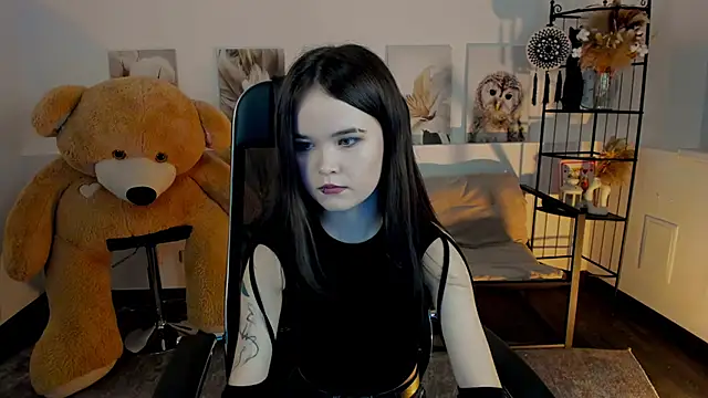 Elainebeness online show from November 2025 05:35:01 PM